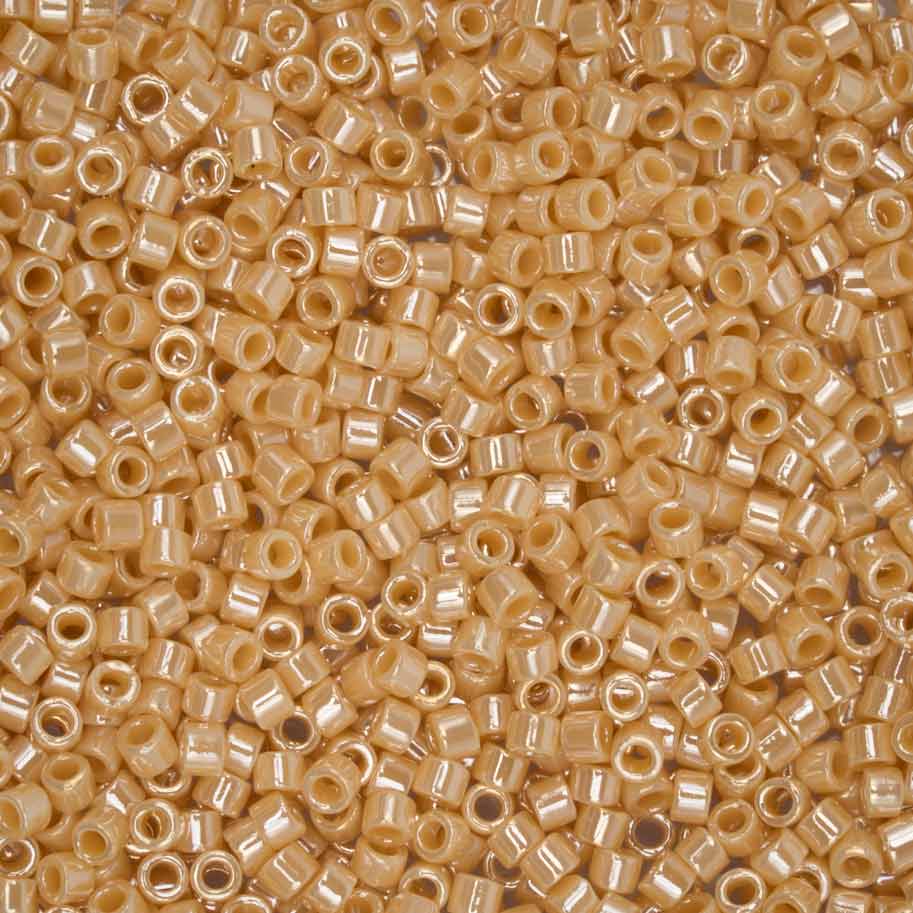Miyuki Opaque Pear Luster / 10gr / DB-1561 Miyuki Opaque Pear Luster / 10gr / DB-1561