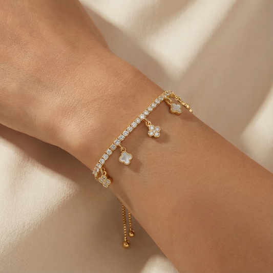 Pulsera Ajustable Con Dijes Tréboles Circones Dorado Rodinado