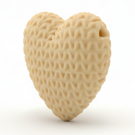 Dije Pasador Corazón Beige 3Cm Tejido Acrílico