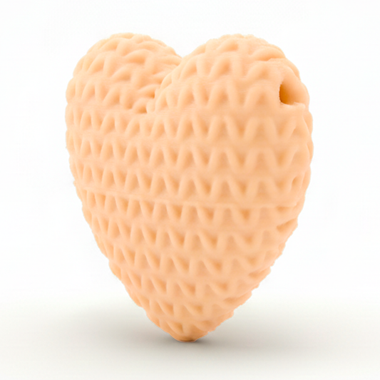 Dije Pasador Corazón Beige 3Cm Tejido Acrílico