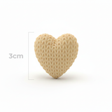Dije Pasador Corazón Beige 3Cm Tejido Acrílico