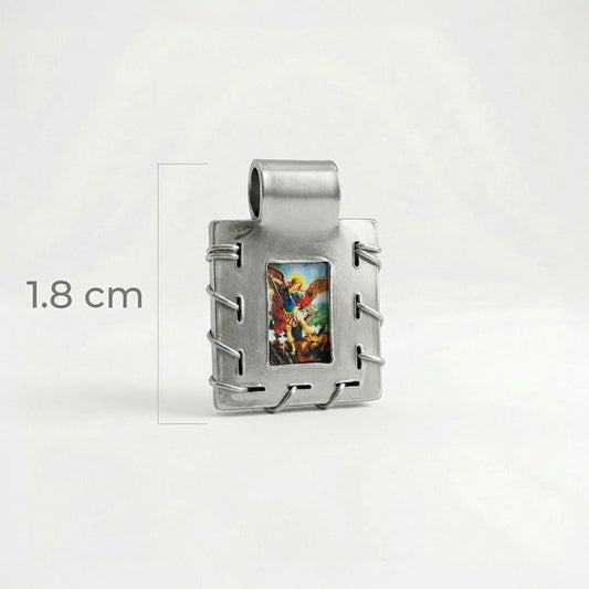 Dije Escapulario Cuero Plateado