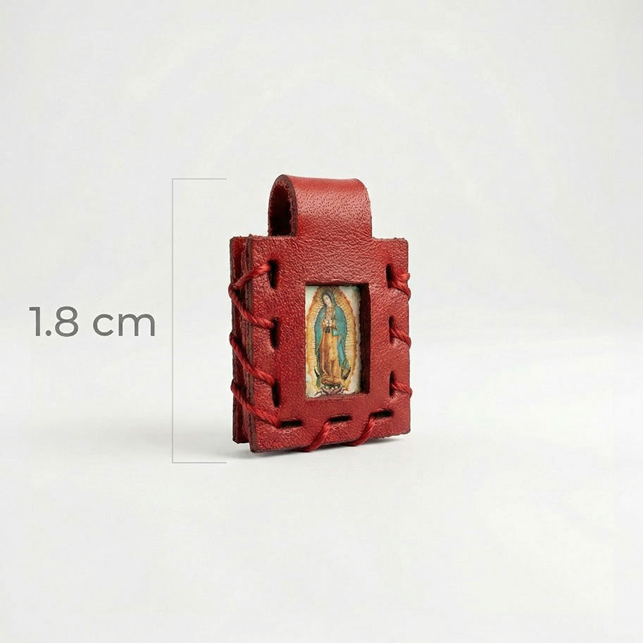 Dije Escapulario Cuero Rojo