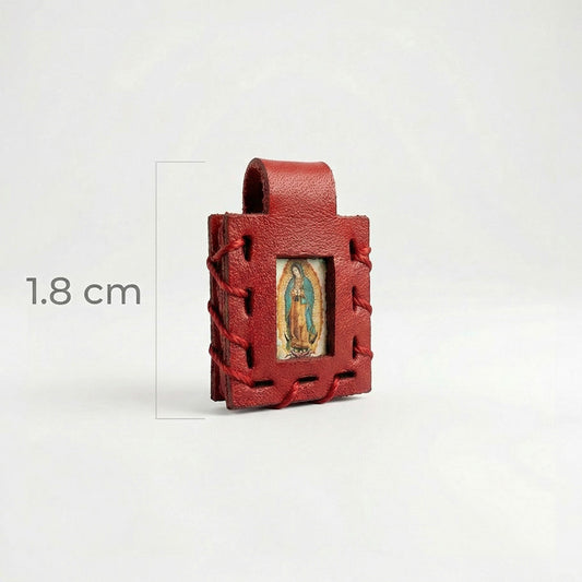 Dije Escapulario Cuero Rojo
