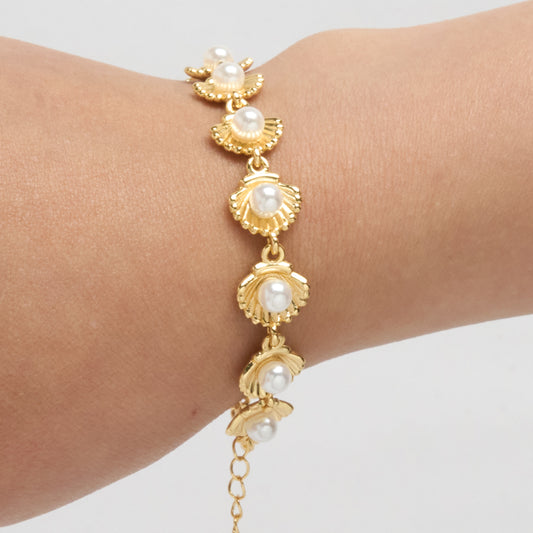 Pulsera Concha de Mar Perlas Dorado Rodinado